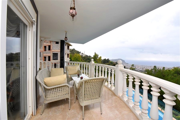 Möblierte Villa mit Panoramablick im Herzen von Alanya