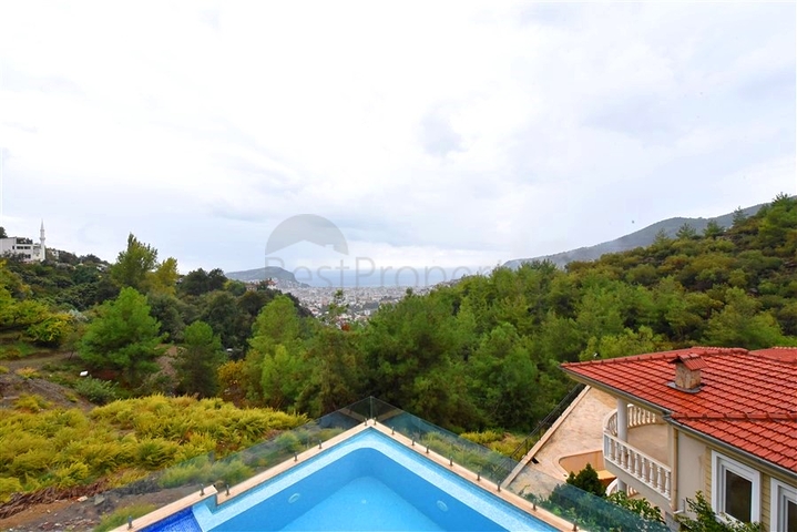 Möblierte Villa mit Panoramablick im Herzen von Alanya