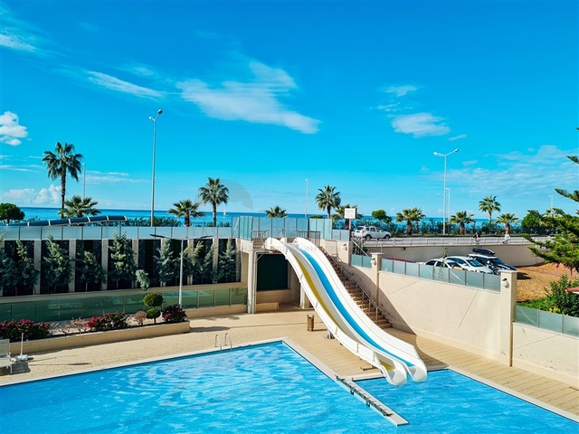 1+1 Wohnung in der ersten Zeile im Stadtteil Mahmutlar 