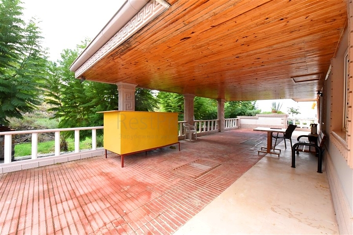 Schickes Haus mit eigenem Pool und Garten im Stadtteil Demirtas