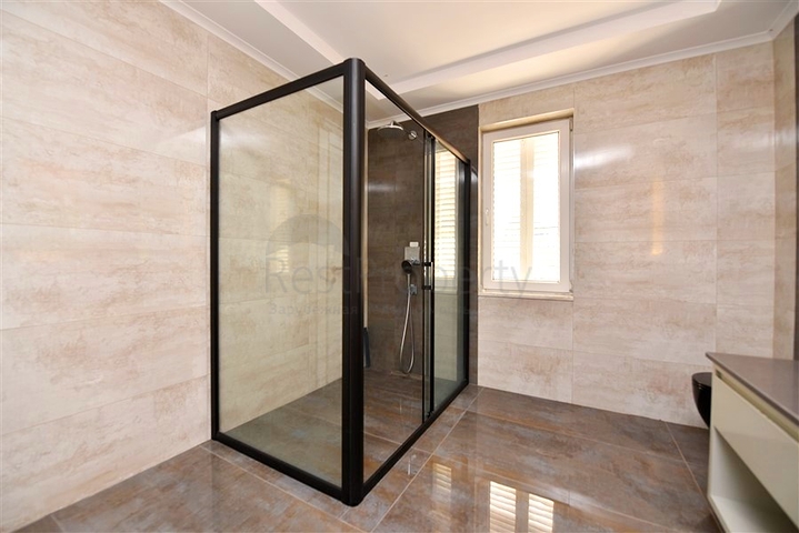 Schickes Haus mit eigenem Pool und Garten im Stadtteil Demirtas