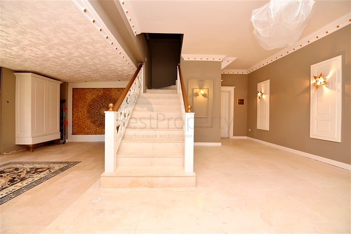 Schickes Haus mit eigenem Pool und Garten im Stadtteil Demirtas