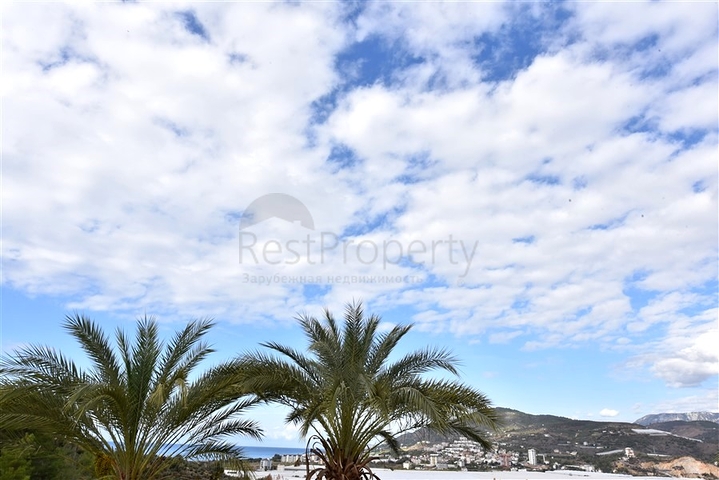 Schickes Haus mit eigenem Pool und Garten im Stadtteil Demirtas