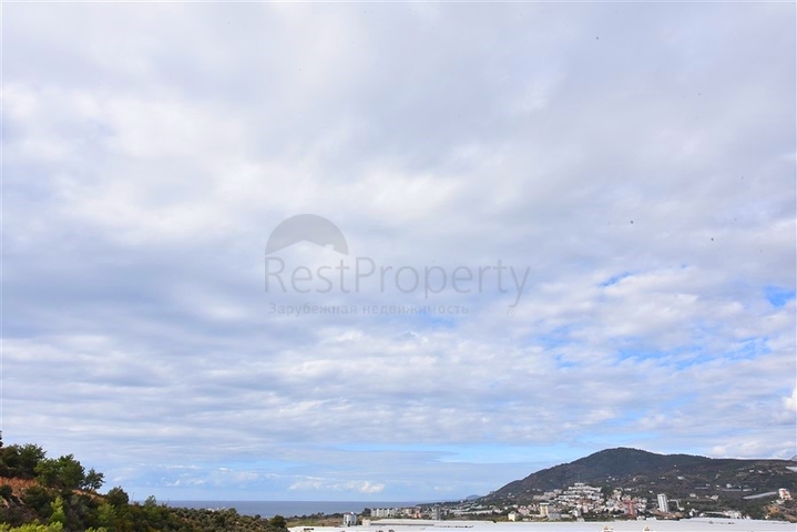 Schickes Haus mit eigenem Pool und Garten im Stadtteil Demirtas