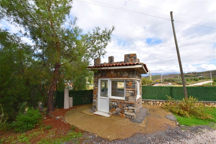 Schickes Haus mit eigenem Pool und Garten im Stadtteil Demirtas