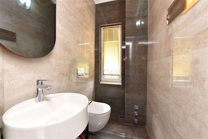 Schickes Haus mit eigenem Pool und Garten im Stadtteil Demirtas