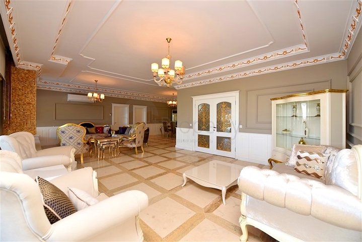 Schickes Haus mit eigenem Pool und Garten im Stadtteil Demirtas