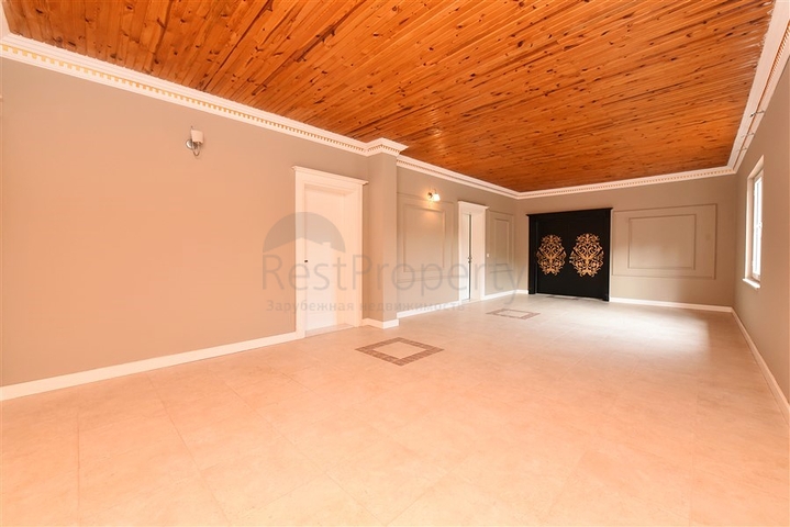 Schickes Haus mit eigenem Pool und Garten im Stadtteil Demirtas