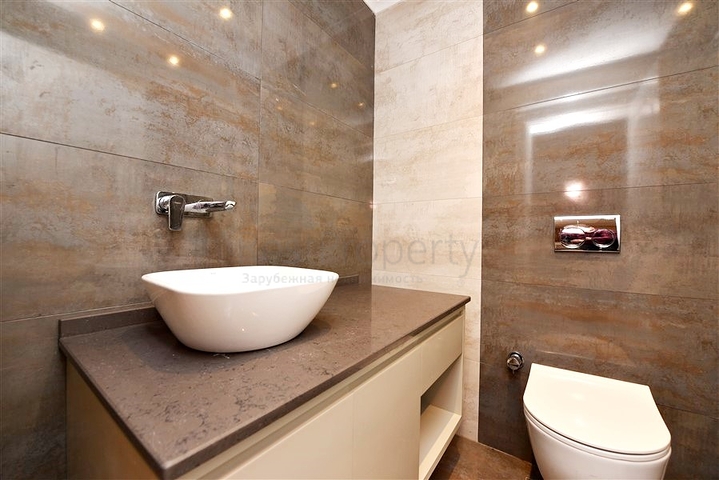 Schickes Haus mit eigenem Pool und Garten im Stadtteil Demirtas