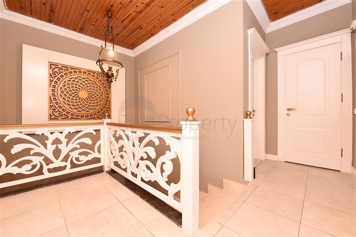 Schickes Haus mit eigenem Pool und Garten im Stadtteil Demirtas