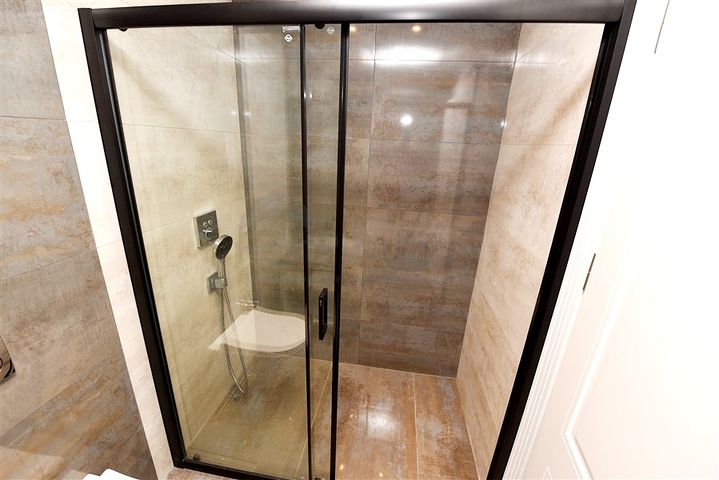 Schickes Haus mit eigenem Pool und Garten im Stadtteil Demirtas