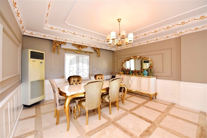 Schickes Haus mit eigenem Pool und Garten im Stadtteil Demirtas