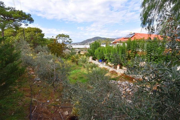 Schickes Haus mit eigenem Pool und Garten im Stadtteil Demirtas