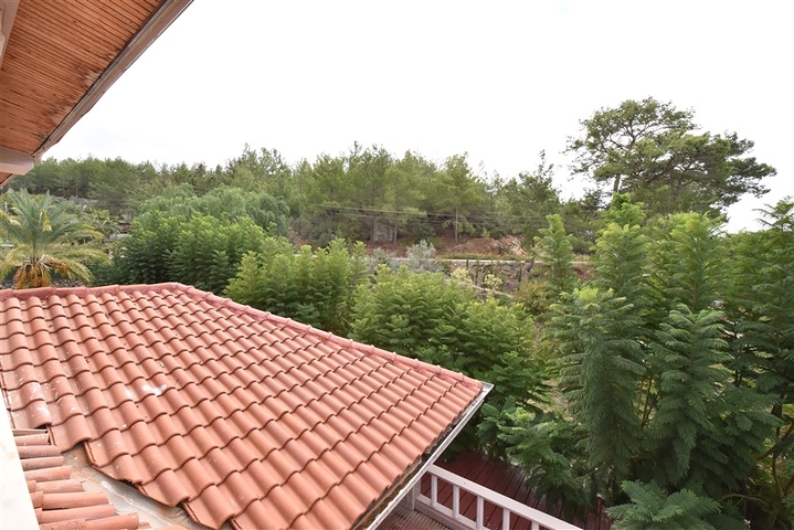 Schickes Haus mit eigenem Pool und Garten im Stadtteil Demirtas