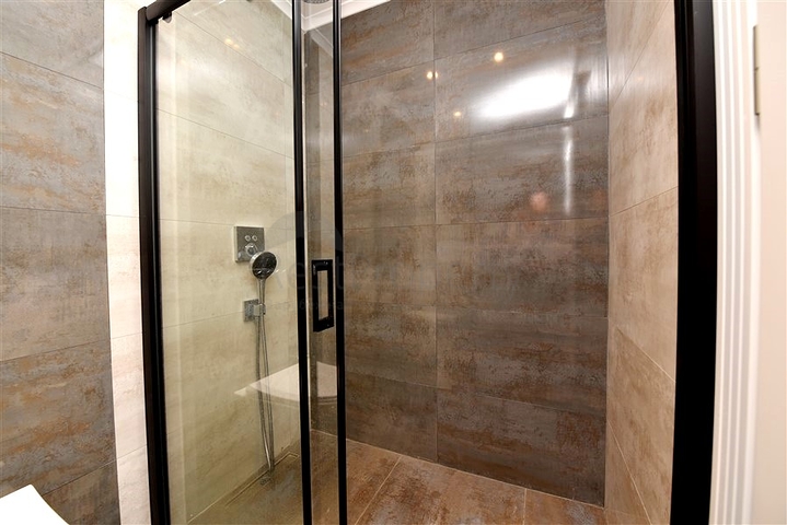 Schickes Haus mit eigenem Pool und Garten im Stadtteil Demirtas