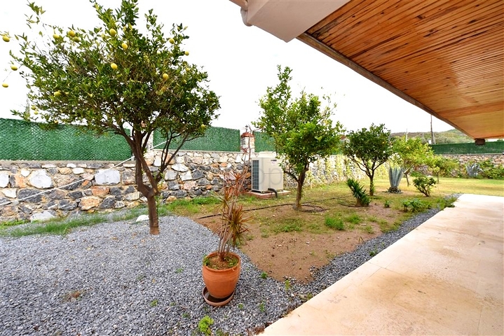 Schickes Haus mit eigenem Pool und Garten im Stadtteil Demirtas