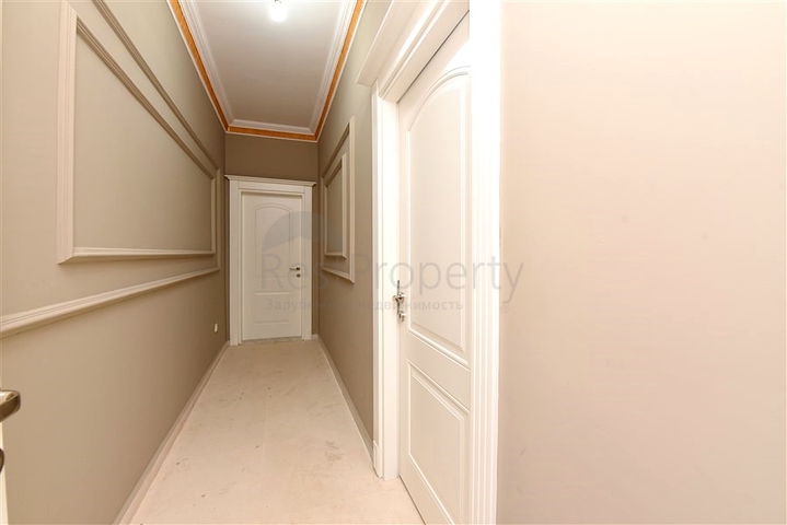 Schickes Haus mit eigenem Pool und Garten im Stadtteil Demirtas