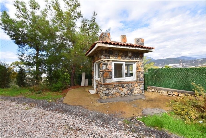 Schickes Haus mit eigenem Pool und Garten im Stadtteil Demirtas