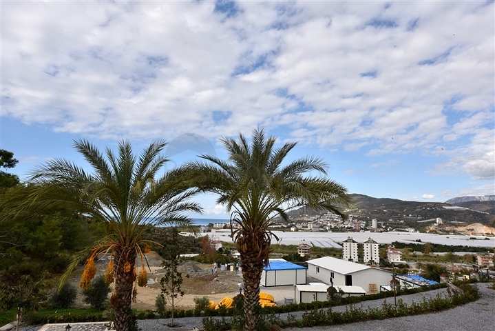 Schickes Haus mit eigenem Pool und Garten im Stadtteil Demirtas