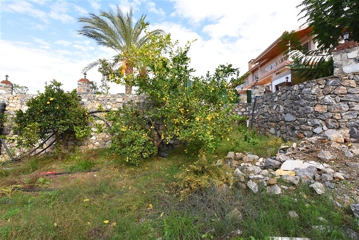 Schickes Haus mit eigenem Pool und Garten im Stadtteil Demirtas