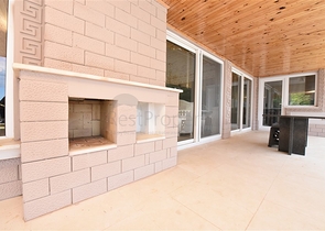 Schickes Haus mit eigenem Pool und Garten im Stadtteil Demirtas