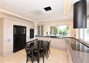 Schickes Haus mit eigenem Pool und Garten im Stadtteil Demirtas