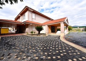 Schickes Haus mit eigenem Pool und Garten im Stadtteil Demirtas