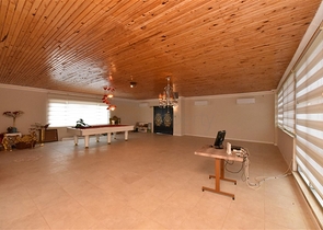 Schickes Haus mit eigenem Pool und Garten im Stadtteil Demirtas