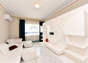 Schickes Haus mit eigenem Pool und Garten im Stadtteil Demirtas