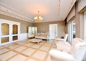 Schickes Haus mit eigenem Pool und Garten im Stadtteil Demirtas