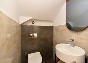 Schickes Haus mit eigenem Pool und Garten im Stadtteil Demirtas