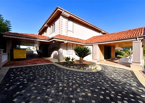 Schickes Haus mit eigenem Pool und Garten im Stadtteil Demirtas