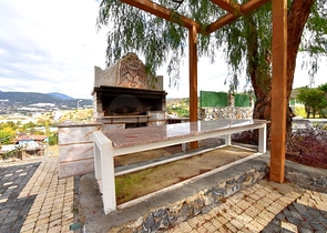 Schickes Haus mit eigenem Pool und Garten im Stadtteil Demirtas