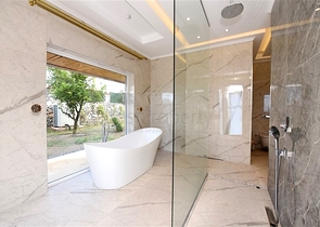 Schickes Haus mit eigenem Pool und Garten im Stadtteil Demirtas