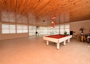 Schickes Haus mit eigenem Pool und Garten im Stadtteil Demirtas