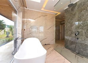 Schickes Haus mit eigenem Pool und Garten im Stadtteil Demirtas