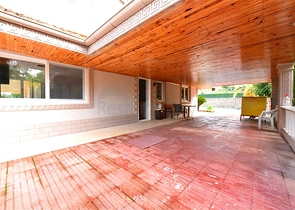 Schickes Haus mit eigenem Pool und Garten im Stadtteil Demirtas