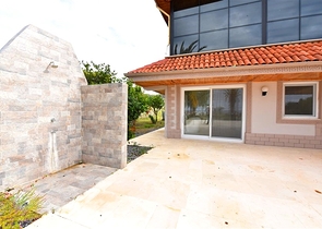 Schickes Haus mit eigenem Pool und Garten im Stadtteil Demirtas