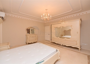 Schickes Haus mit eigenem Pool und Garten im Stadtteil Demirtas