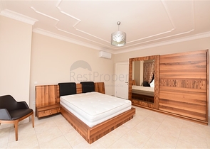 Schickes Haus mit eigenem Pool und Garten im Stadtteil Demirtas