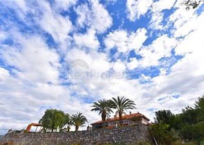 Schickes Haus mit eigenem Pool und Garten im Stadtteil Demirtas