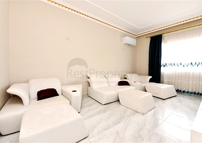 Schickes Haus mit eigenem Pool und Garten im Stadtteil Demirtas