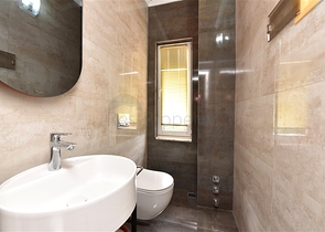 Schickes Haus mit eigenem Pool und Garten im Stadtteil Demirtas