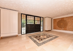 Schickes Haus mit eigenem Pool und Garten im Stadtteil Demirtas