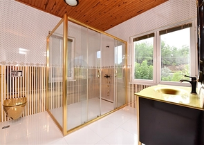 Schickes Haus mit eigenem Pool und Garten im Stadtteil Demirtas