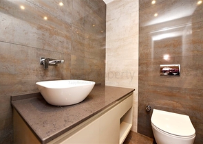 Schickes Haus mit eigenem Pool und Garten im Stadtteil Demirtas