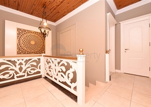 Schickes Haus mit eigenem Pool und Garten im Stadtteil Demirtas