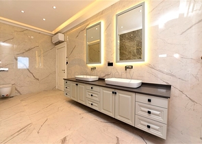 Schickes Haus mit eigenem Pool und Garten im Stadtteil Demirtas