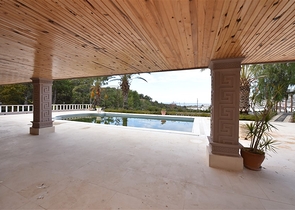 Schickes Haus mit eigenem Pool und Garten im Stadtteil Demirtas