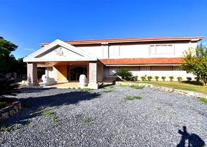 Schickes Haus mit eigenem Pool und Garten im Stadtteil Demirtas